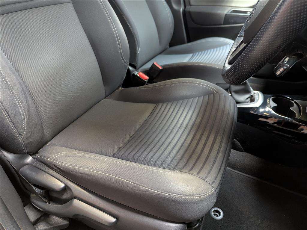 <p>2016 TOYOTA YARIS DESIGN VVT-I</p>