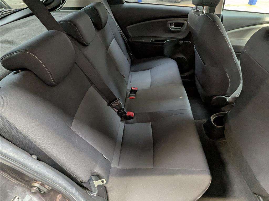 <p>2016 TOYOTA YARIS DESIGN VVT-I</p>