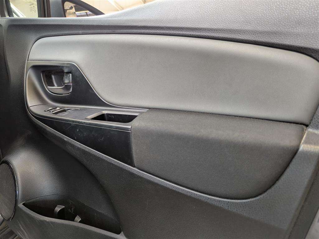 <p>2016 TOYOTA YARIS DESIGN VVT-I</p>