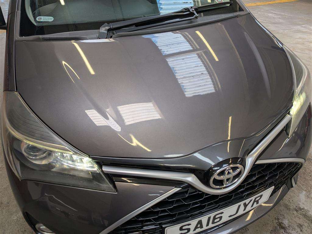 <p>2016 TOYOTA YARIS DESIGN VVT-I</p>