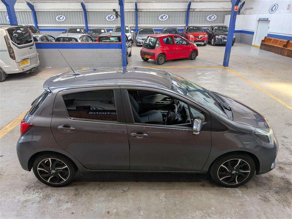 <p>2016 TOYOTA YARIS DESIGN VVT-I</p>