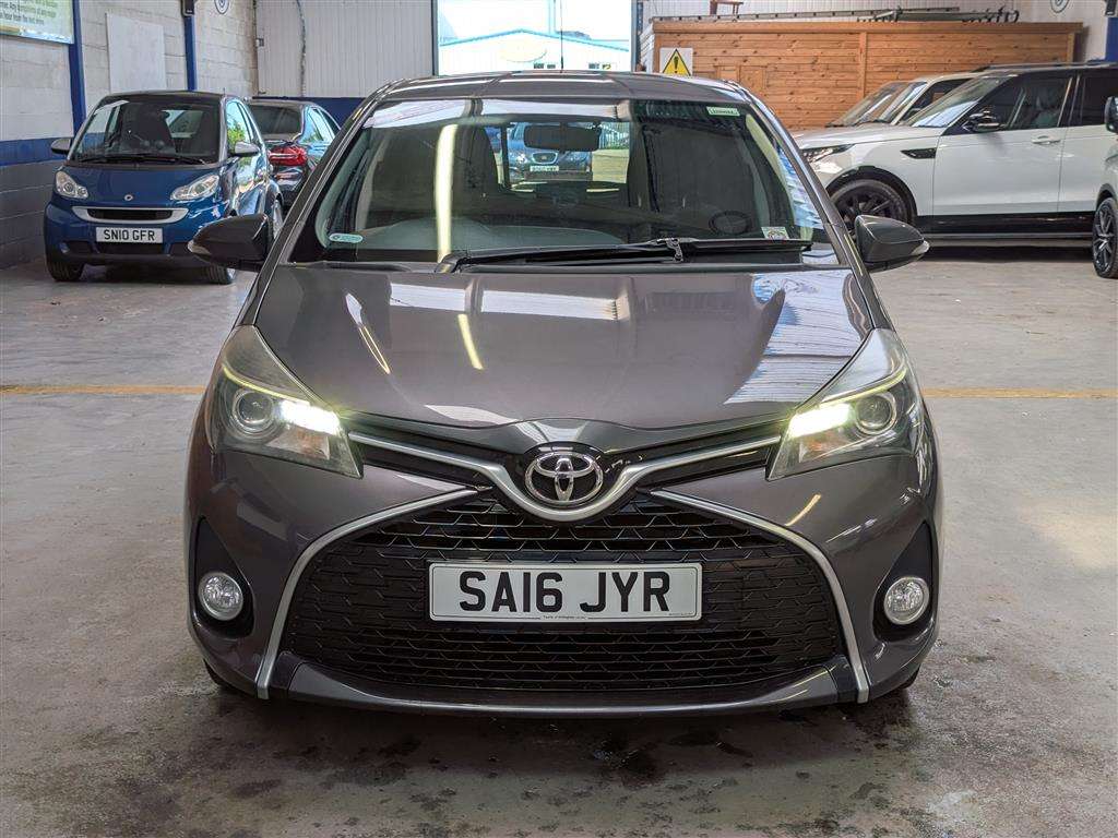 <p>2016 TOYOTA YARIS DESIGN VVT-I</p>