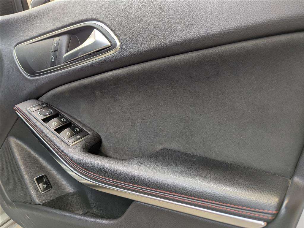 <p>2017 MERCEDES-BENZ CLA 220 D AMG LINE AUTO</p>