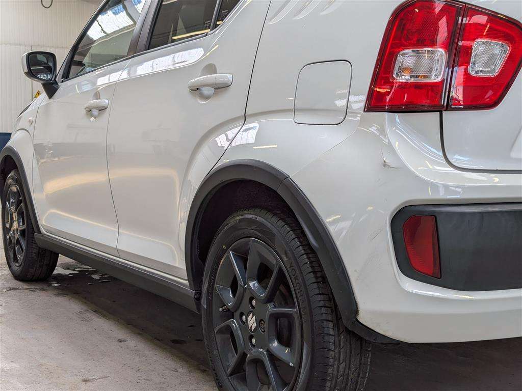 <p>2017 SUZUKI IGNIS SZ-T DUALJET</p>