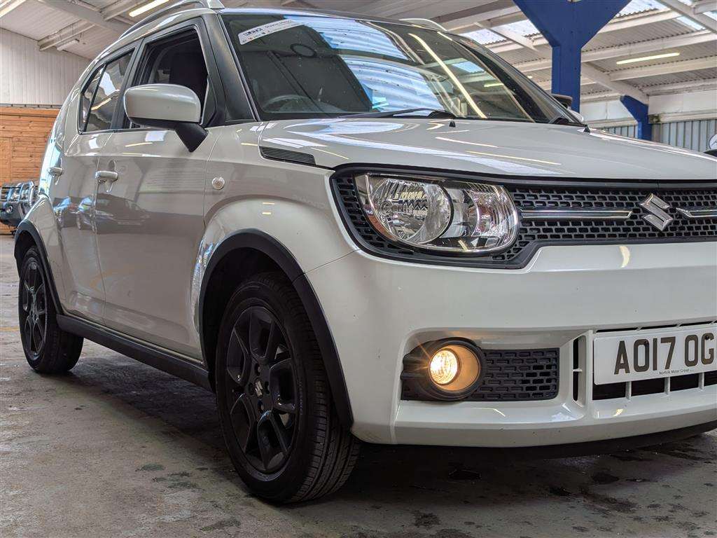 <p>2017 SUZUKI IGNIS SZ-T DUALJET</p>