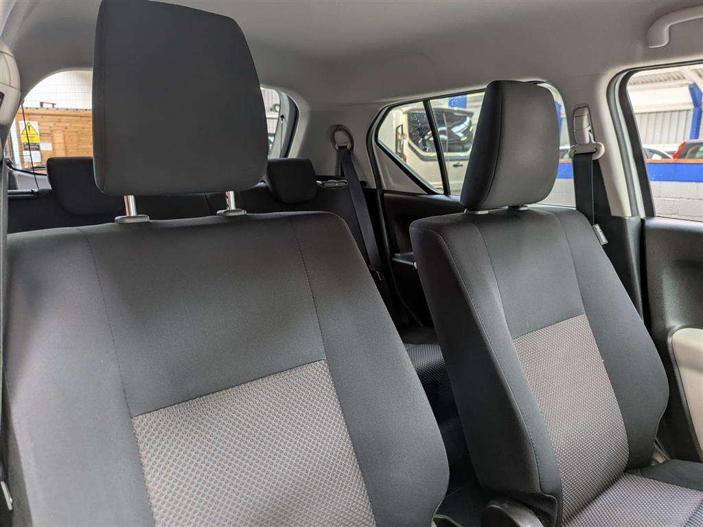 <p>2017 SUZUKI IGNIS SZ-T DUALJET</p>