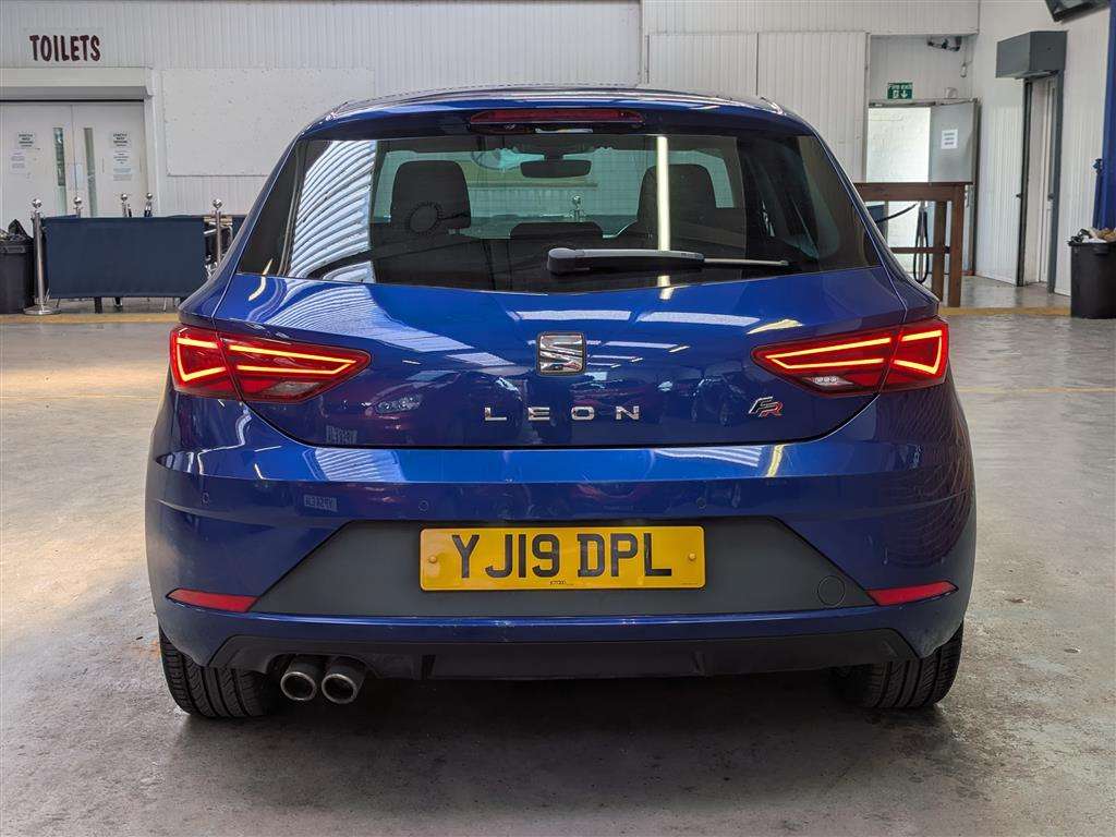 <p>2019 SEAT LEON FR SPORT TDI</p>