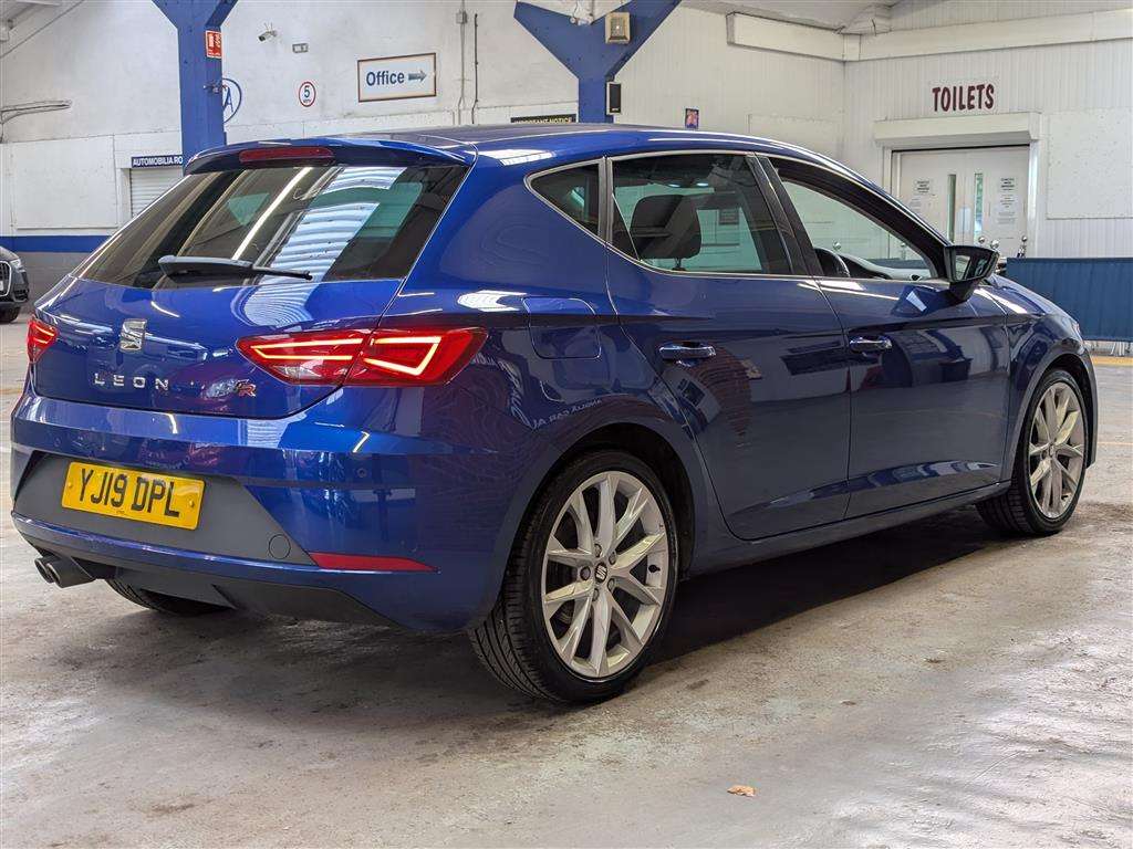 <p>2019 SEAT LEON FR SPORT TDI</p>