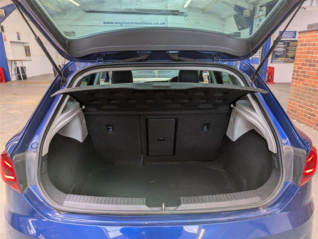 <p>2019 SEAT LEON FR SPORT TDI</p>