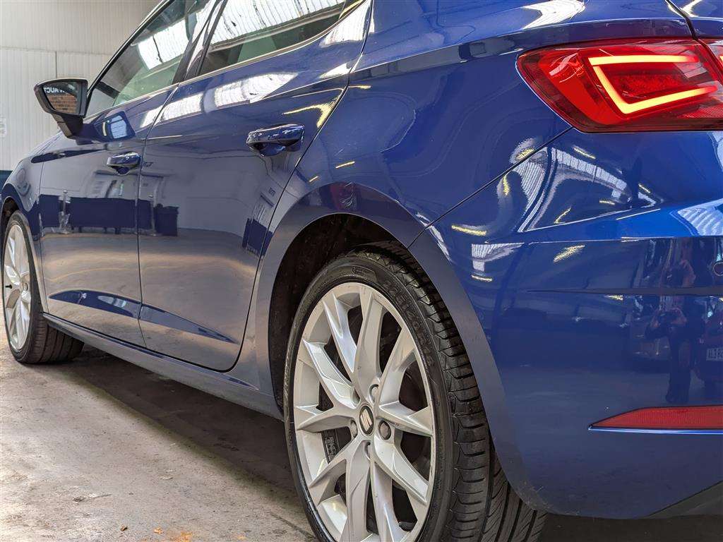 <p>2019 SEAT LEON FR SPORT TDI</p>