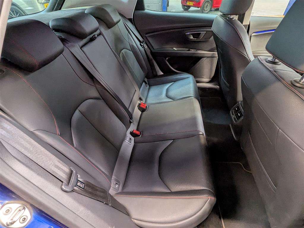<p>2019 SEAT LEON FR SPORT TDI</p>