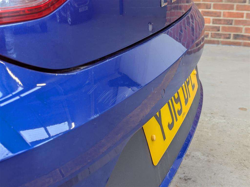 <p>2019 SEAT LEON FR SPORT TDI</p>