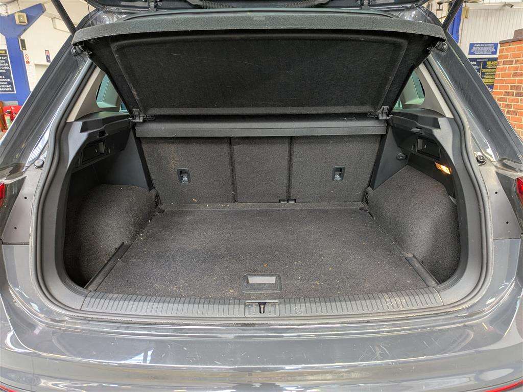 <p>2018 VOLKSWAGEN TIGUAN SE NAV TDI BMT</p>