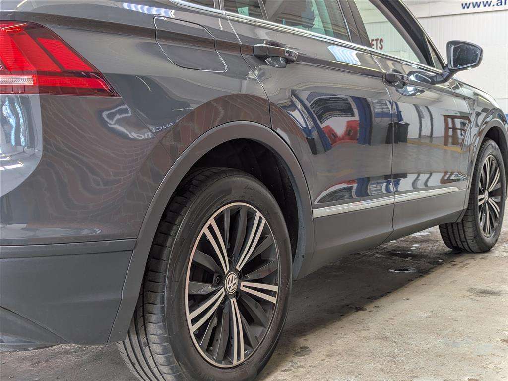 <p>2018 VOLKSWAGEN TIGUAN SE NAV TDI BMT</p>
