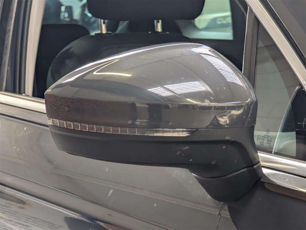<p>2018 VOLKSWAGEN TIGUAN SE NAV TDI BMT</p>