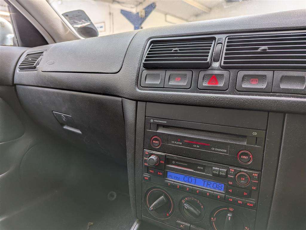 <p>2004 VOLKSWAGEN GOLF MATCH</p>