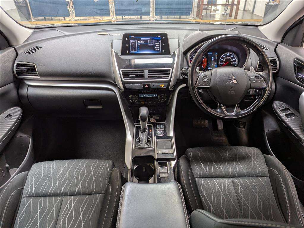 <p>2018 MITSUBISHI ECLIPSE CROSS 3 CVT</p>