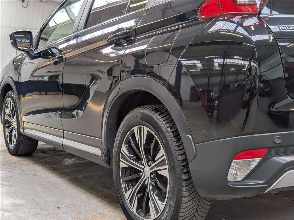 <p>2018 MITSUBISHI ECLIPSE CROSS 3 CVT</p>