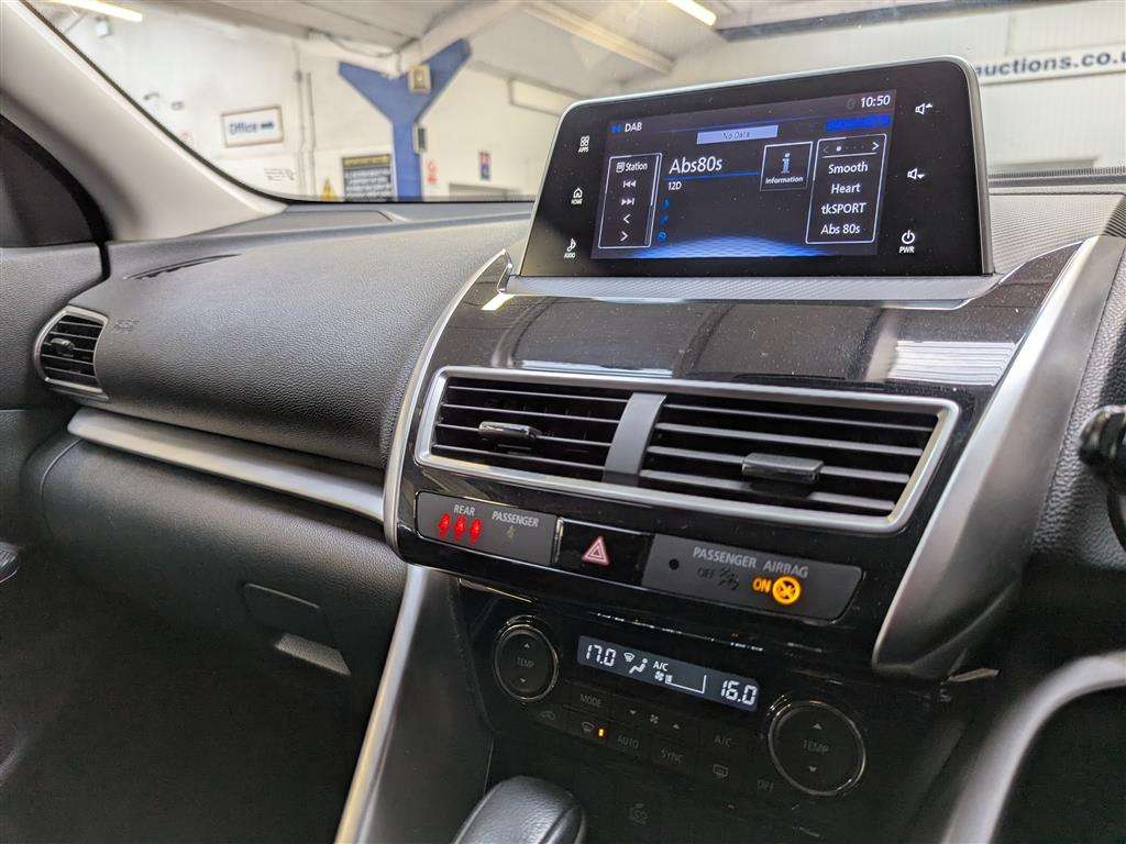 <p>2018 MITSUBISHI ECLIPSE CROSS 3 CVT</p>