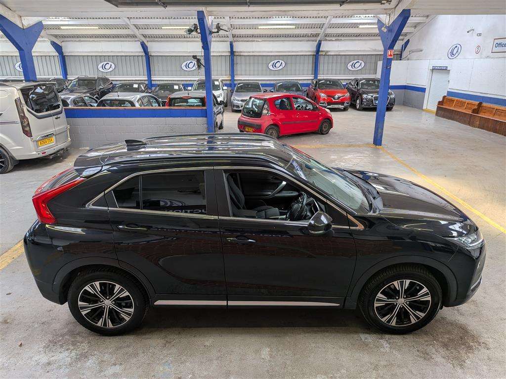 <p>2018 MITSUBISHI ECLIPSE CROSS 3 CVT</p>