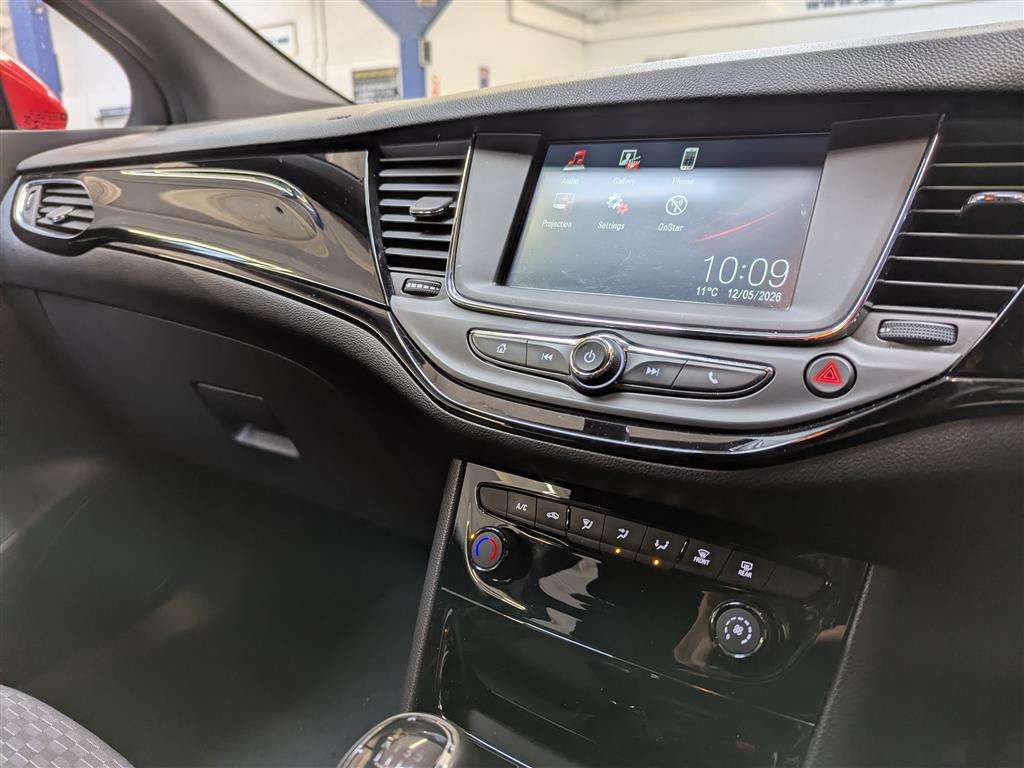 <p>2017 VAUXHALL ASTRA SRI TURBO</p>