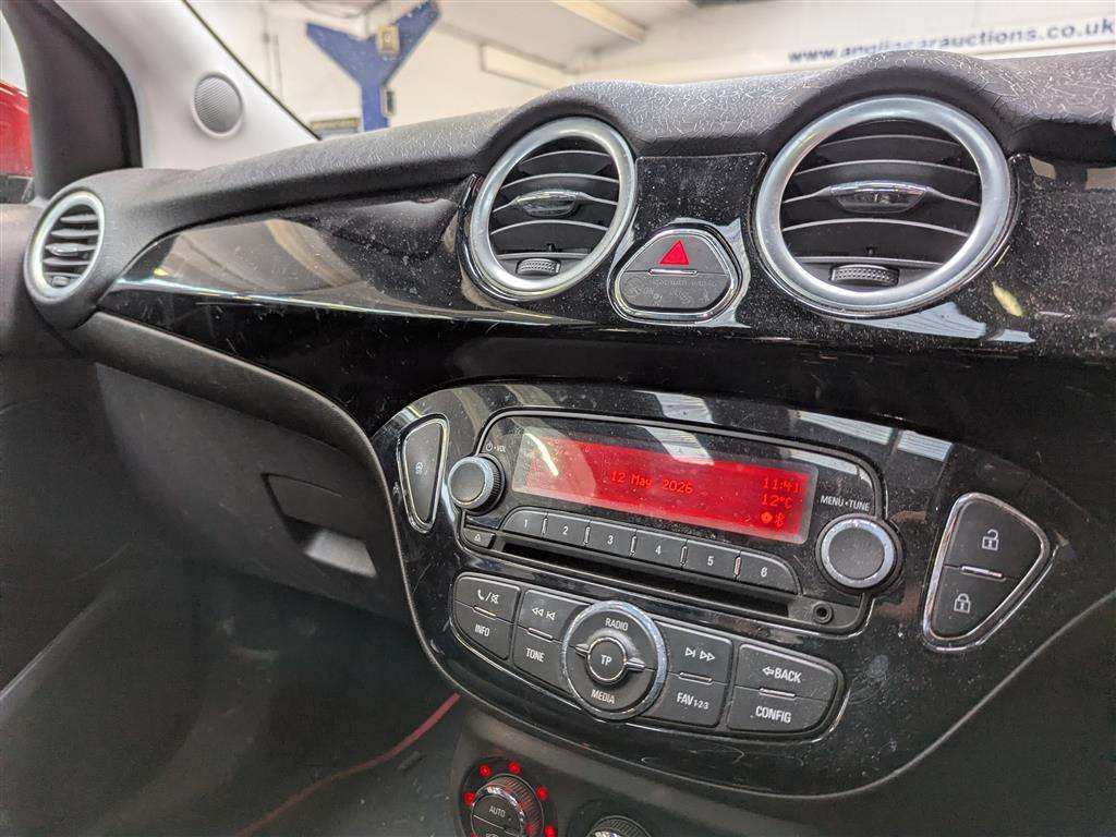 <p>2015 VAUXHALL ADAM GLAM</p>