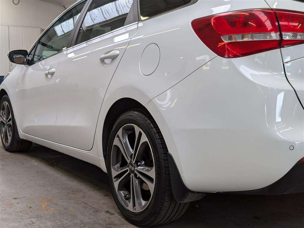 <p>2017 KIA CEED GT-LINE ISG CRDI S-A</p>
