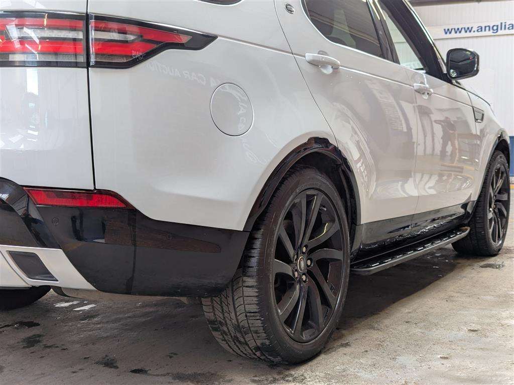 <p>2018 LAND ROVER DISCOVERY LUXURY HSE SDV6</p>