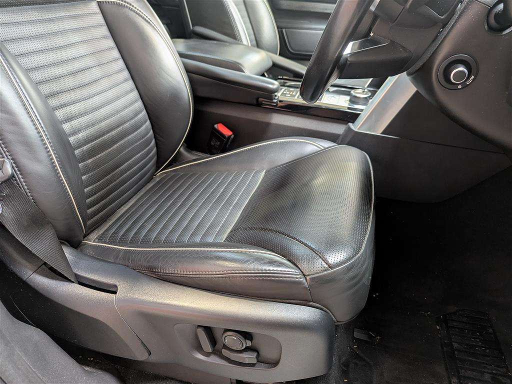 <p>2018 LAND ROVER DISCOVERY LUXURY HSE SDV6</p>