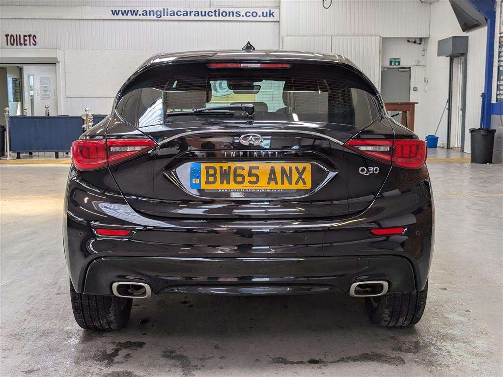 <p>2016 INFINITI Q30 PREMIUM TECH D</p>