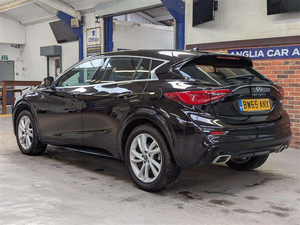 <p>2016 INFINITI Q30 PREMIUM TECH D</p>