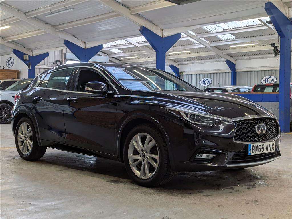 <p>2016 INFINITI Q30 PREMIUM TECH D</p>