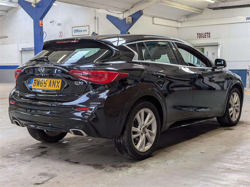 <p>2016 INFINITI Q30 PREMIUM TECH D</p>