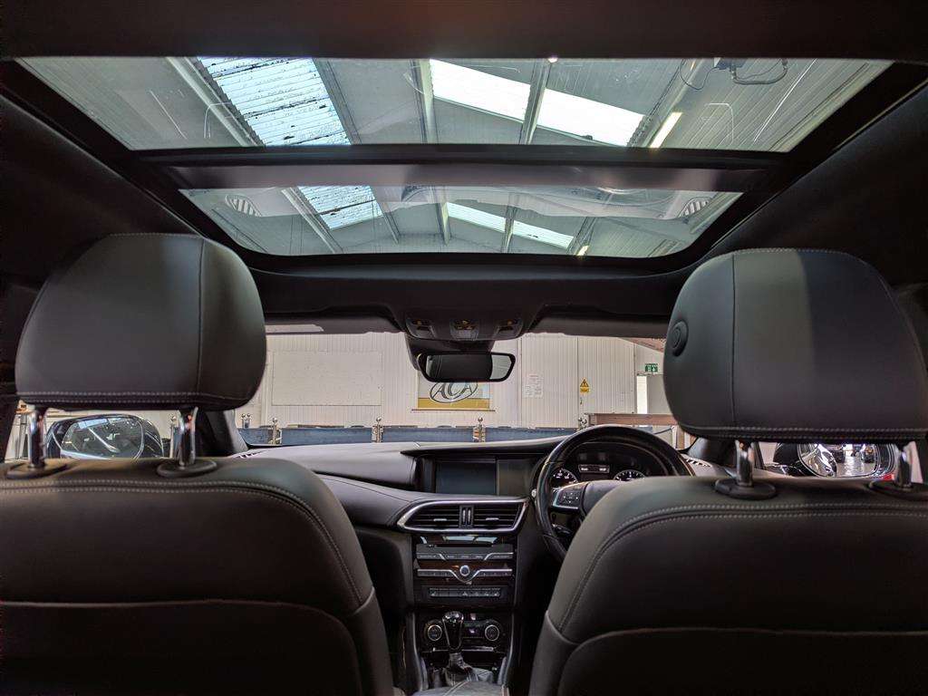 <p>2016 INFINITI Q30 PREMIUM TECH D</p>