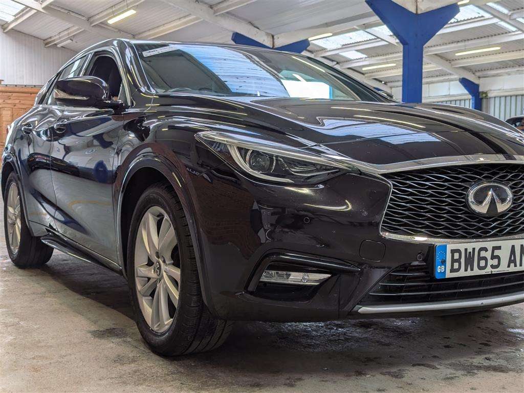 <p>2016 INFINITI Q30 PREMIUM TECH D</p>