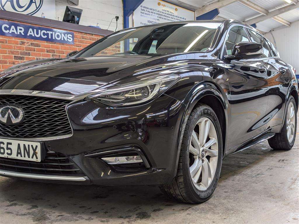 <p>2016 INFINITI Q30 PREMIUM TECH D</p>