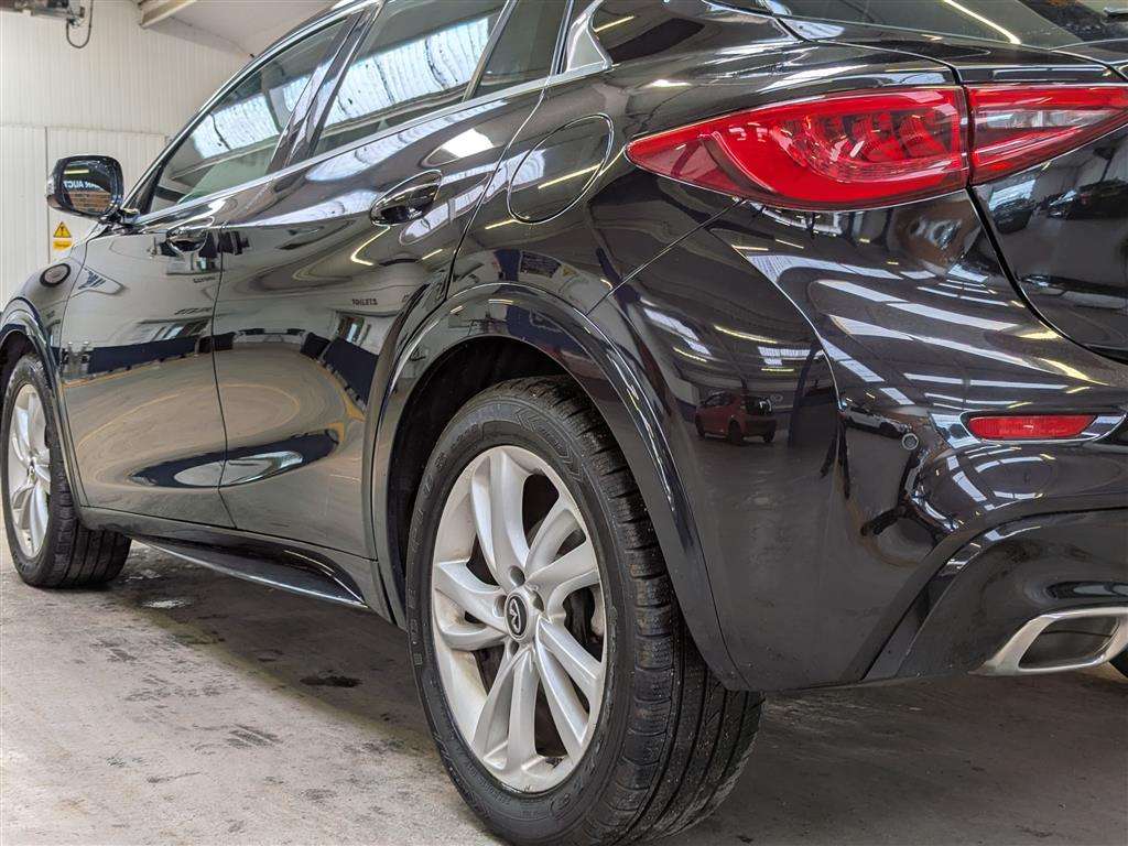 <p>2016 INFINITI Q30 PREMIUM TECH D</p>