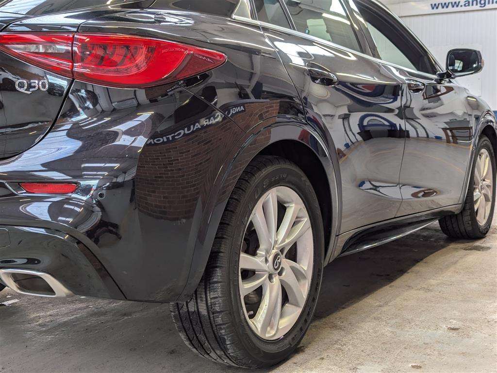 <p>2016 INFINITI Q30 PREMIUM TECH D</p>