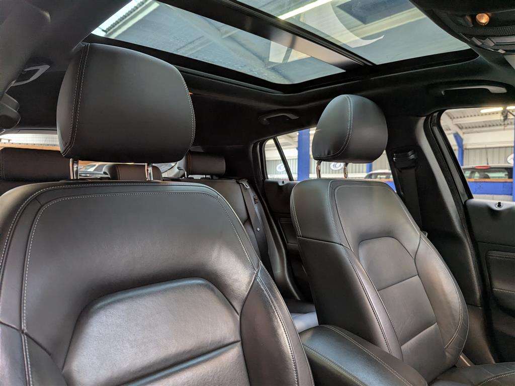 <p>2016 INFINITI Q30 PREMIUM TECH D</p>