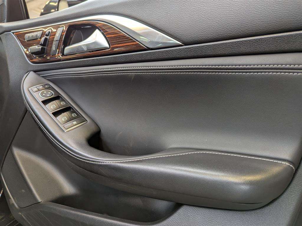 <p>2016 INFINITI Q30 PREMIUM TECH D</p>