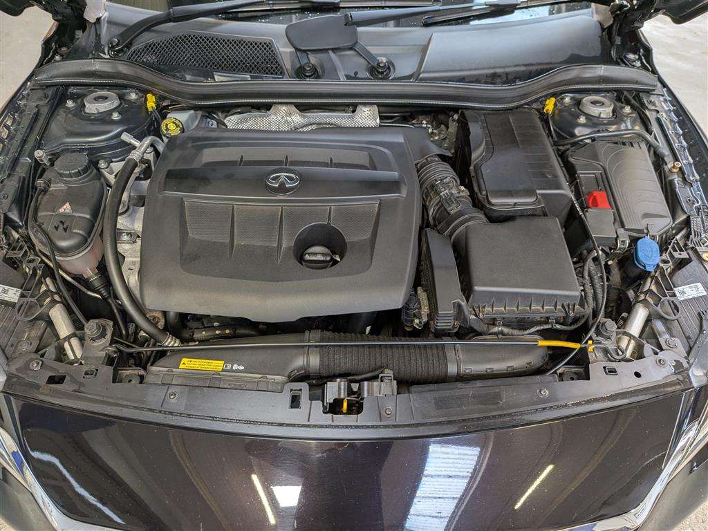 <p>2016 INFINITI Q30 PREMIUM TECH D</p>