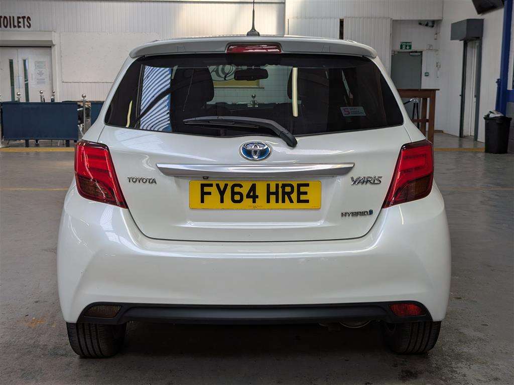 <p>2014 TOYOTA YARIS HYBRID EXCEL CVT</p>