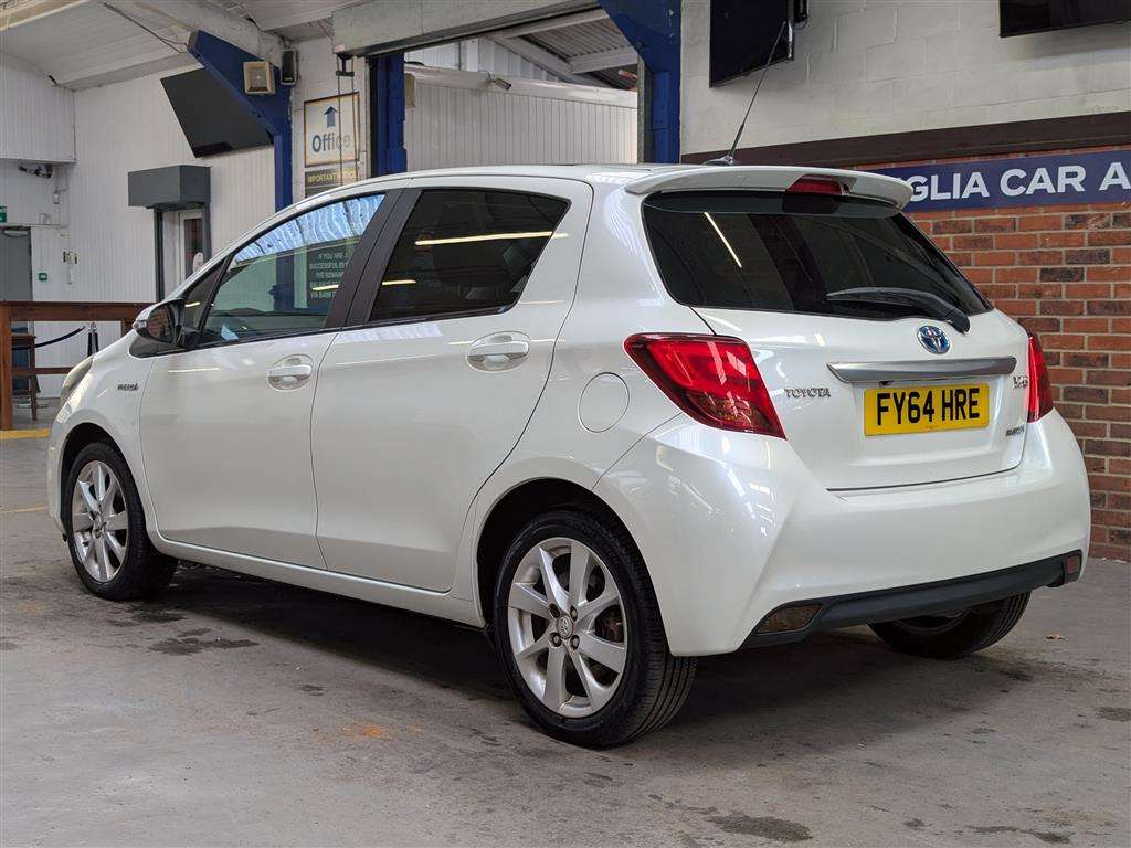 <p>2014 TOYOTA YARIS HYBRID EXCEL CVT</p>