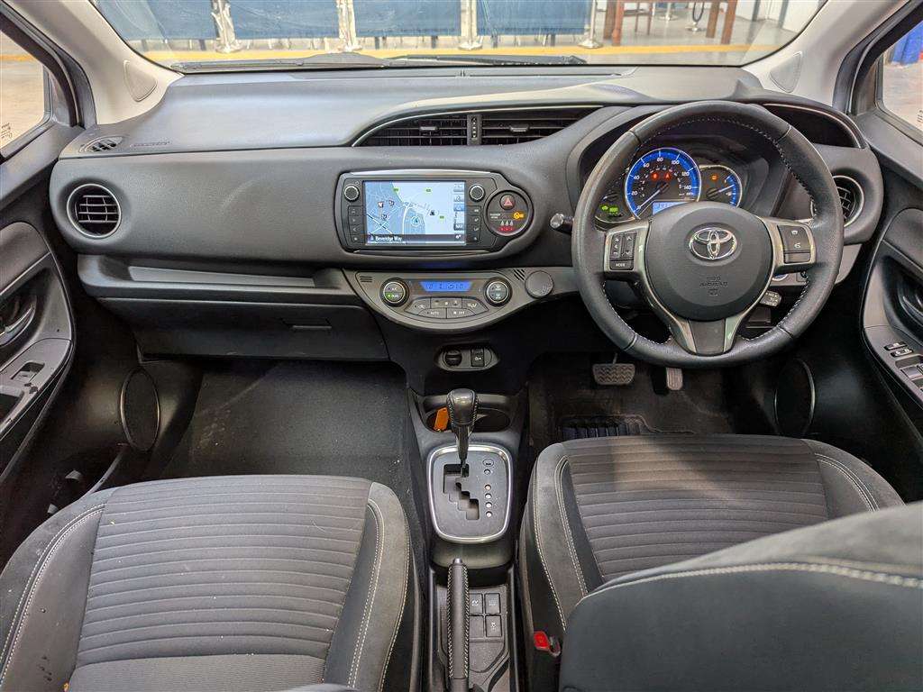 <p>2014 TOYOTA YARIS HYBRID EXCEL CVT</p>