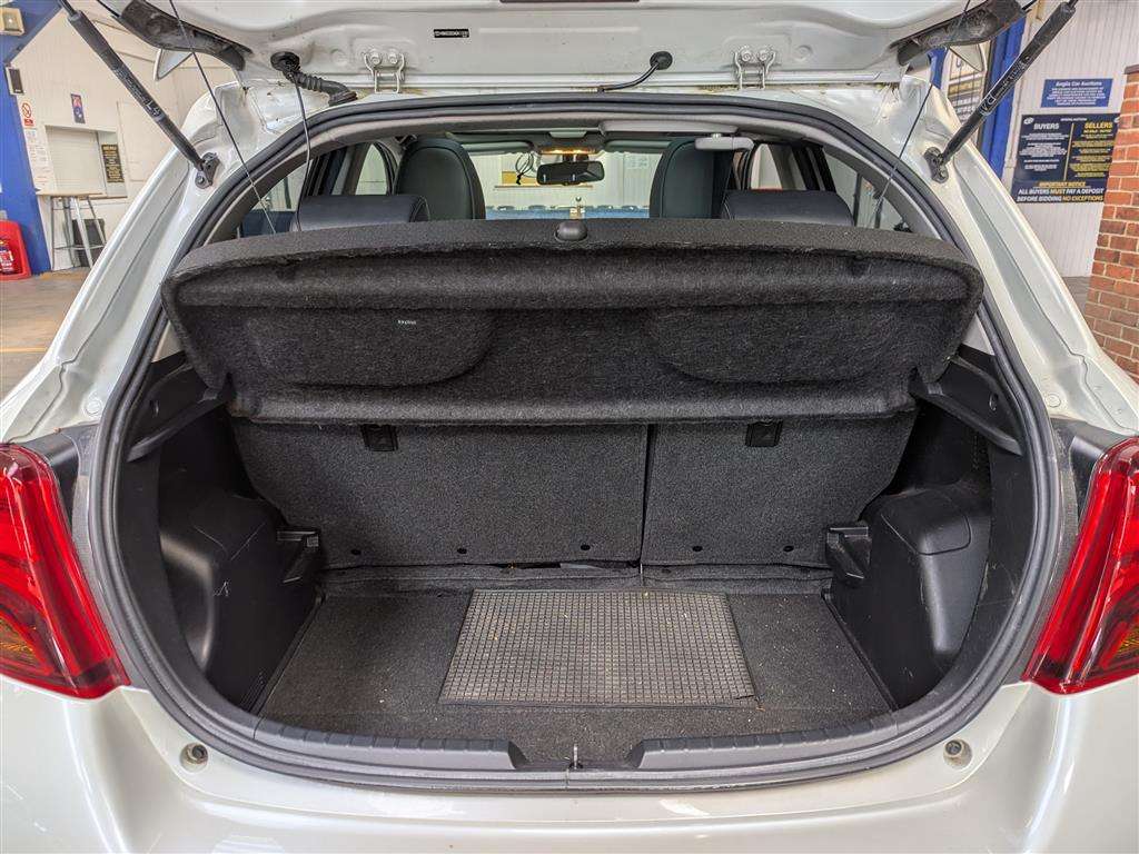 <p>2014 TOYOTA YARIS HYBRID EXCEL CVT</p>