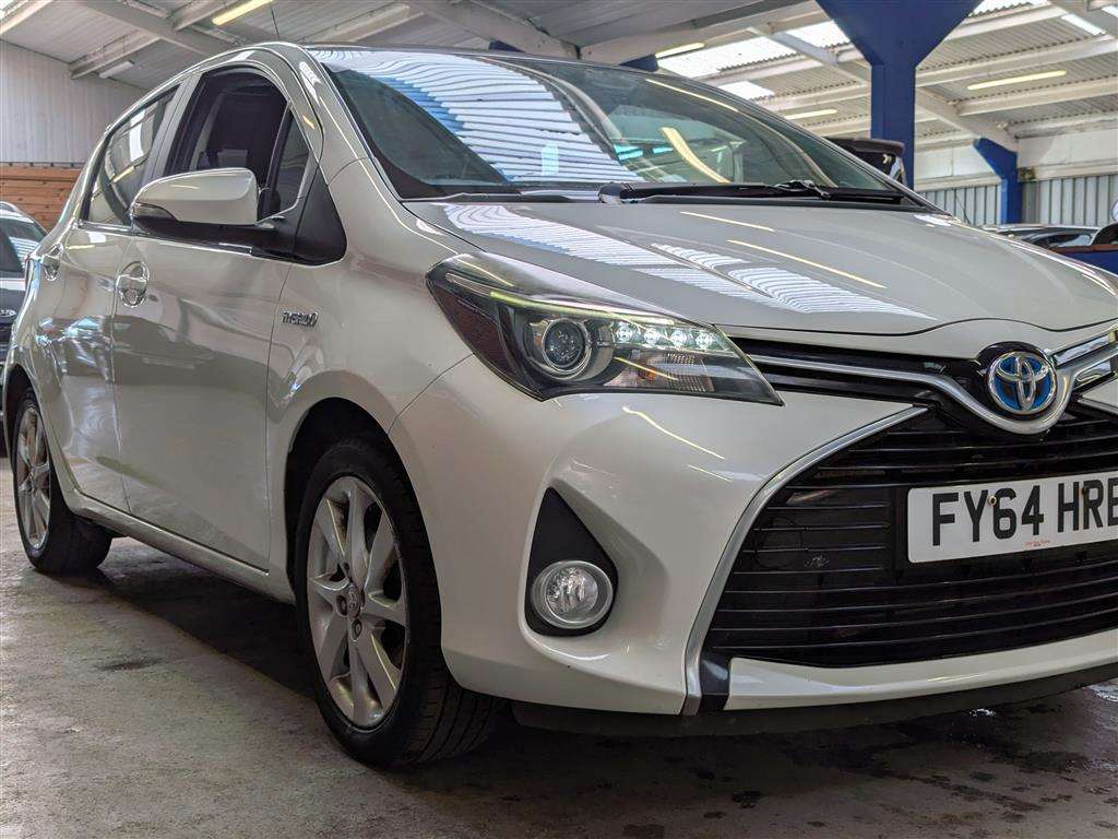 <p>2014 TOYOTA YARIS HYBRID EXCEL CVT</p>