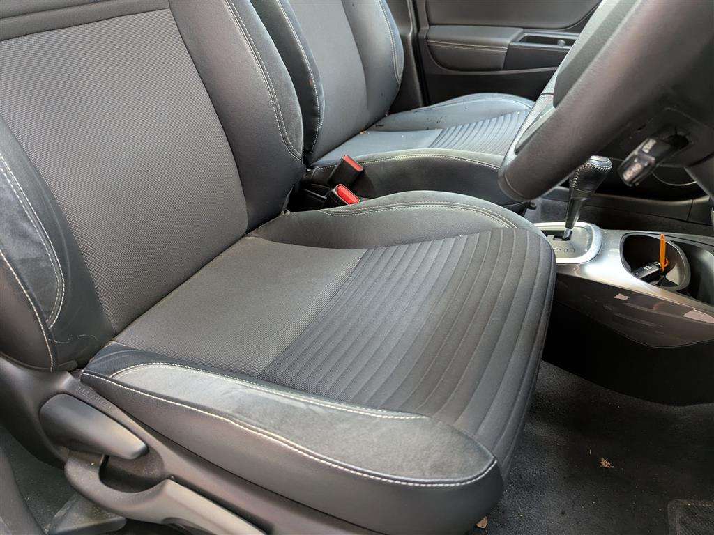 <p>2014 TOYOTA YARIS HYBRID EXCEL CVT</p>