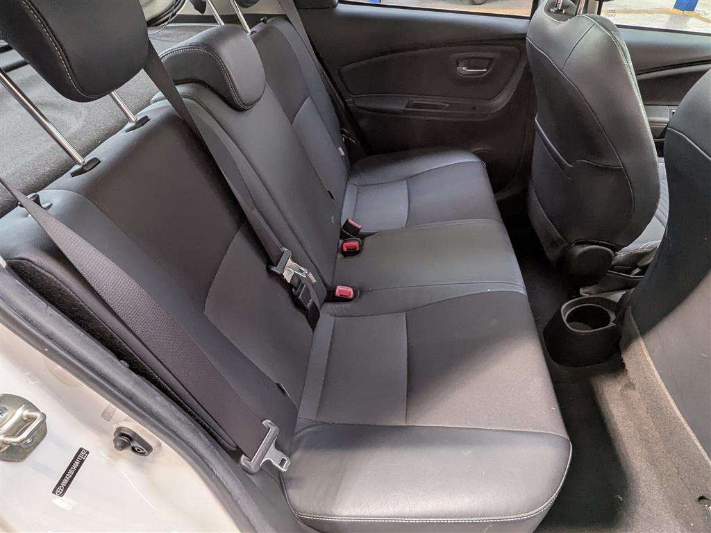 <p>2014 TOYOTA YARIS HYBRID EXCEL CVT</p>