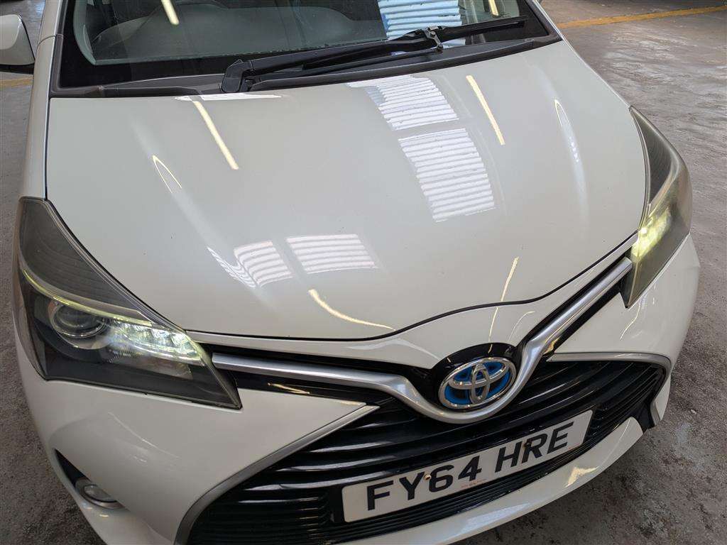 <p>2014 TOYOTA YARIS HYBRID EXCEL CVT</p>