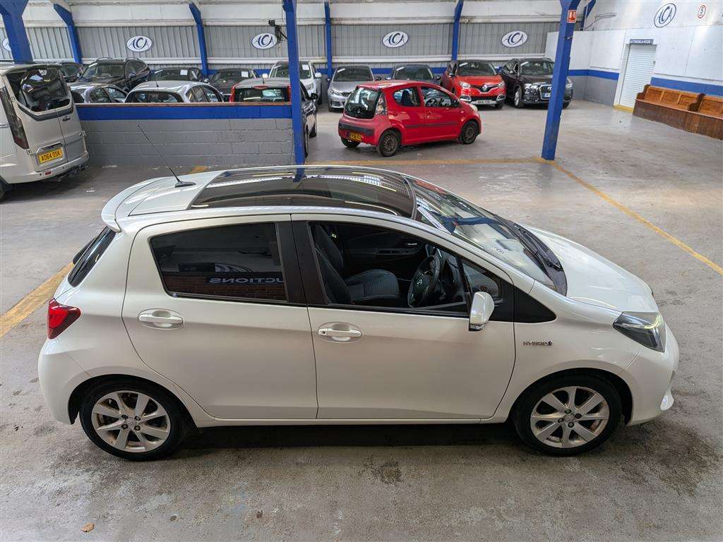 <p>2014 TOYOTA YARIS HYBRID EXCEL CVT</p>